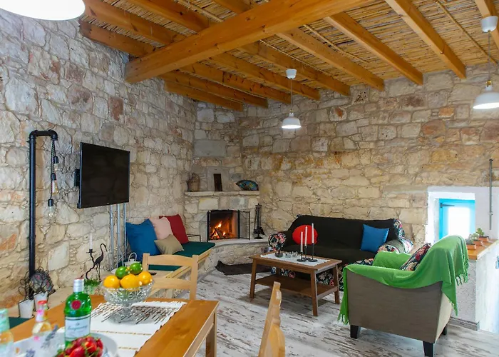 Akamantida Platea 2 * Pano Arodes