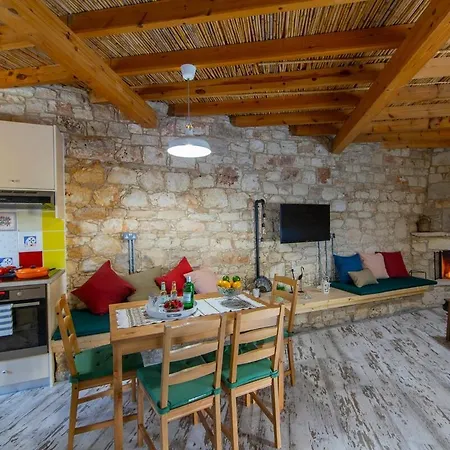 Akamantida Platea 2 Pano Arodes